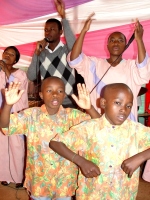 e Hope Children's Choir led the praise and worship.