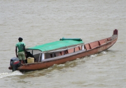 The little dug out canoe that took the team over from Suriname to French Guyana 