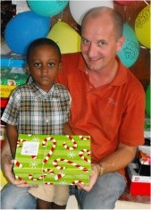 Thanks to Robert en Durkje de Vries who helped distribute the gifts 