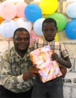 Pastor Anous Nordeus distirbuting the Make Jesus Smile shoeboxes to the orphans